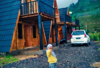 Cabin LEHA LEHE SYARIAH Dieng has Balcony rooms