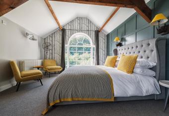 The Coach House allows 18 year olds to book a room