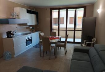 Appartamento suite vicino Milano & Monza has Balcony rooms