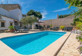 Can Tatau has Balcony rooms