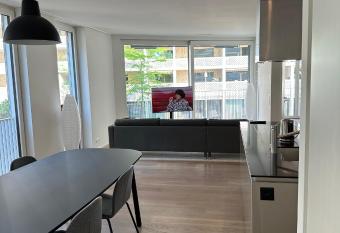 Wohnung im Trendquartier zentral - 24-7 check-in with keybox has Balcony rooms