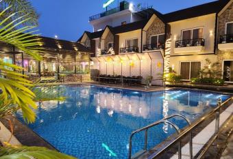 Greenwood Villa By Levelup has Smoking/Balcony rooms