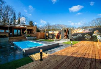 Bubbles on The hills allows 18 year olds to book a room