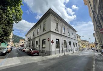 SH Accademia has Balcony rooms