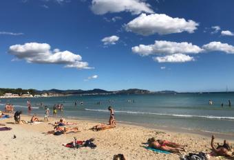 Blue Summer Vibes Appartment for 4P, AC, parking, beachfront, SPA access -5 allows 18 year olds to book a room