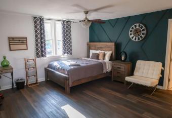 Stylish Studio Apartment in Downtown Lexington allows 18 year olds to book a room