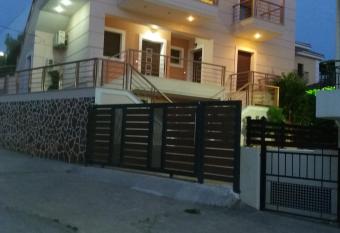 Casa Loutsiano has Balcony rooms