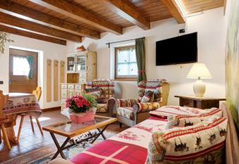 Chalet Berghof Laret Ranuncolo has Balcony rooms