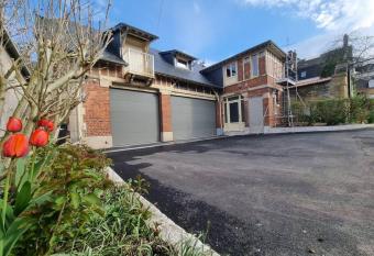 La Maison du Gardien - C  ur de ville has Balcony rooms