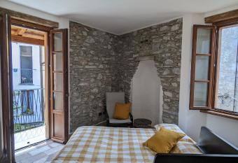 Antica Osteria Apartments allows 18 year olds to book a room