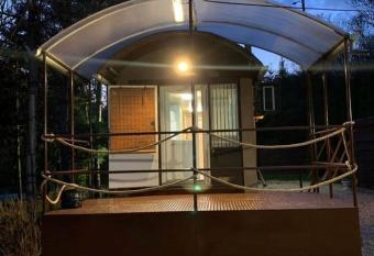 Kir  lyos Pihen  h  z has Balcony rooms