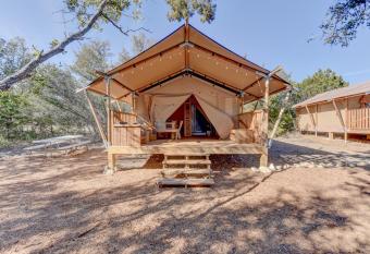 12 Fires Luxury Glamping #1 has Balcony rooms