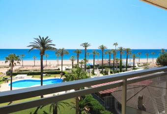 Los Flamencos Patrick allows 18 year olds to book a room