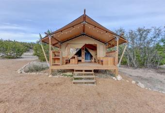 12 Fires Luxury Glamping #4 has Balcony rooms