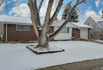 Cozy 4 bedroom 2 bathroom House, office, yard has Balcony rooms