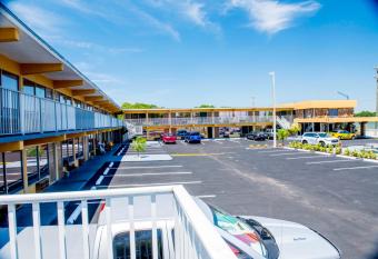 Lakeview Motel allows 18 year olds to book a room