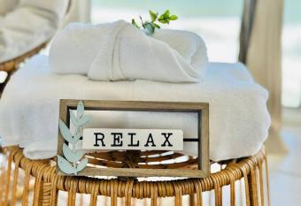 Relax'n'Retreat @ BellaView603 has Balcony rooms