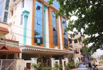 ROYAL CHETAN INN has Balcony rooms