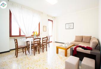 Lovely Flat Near The Tower allows 18 year olds to book a room