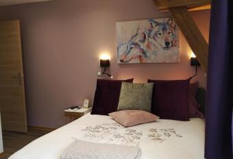Chambre d h  tes LES BRIMBELLES allows 18 year olds to book a room