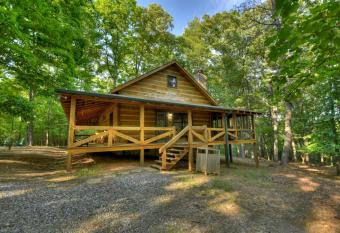 Aska Gypsy w Hot Tub by Toccoa River Aska Trails has rooms with a private hot tub
