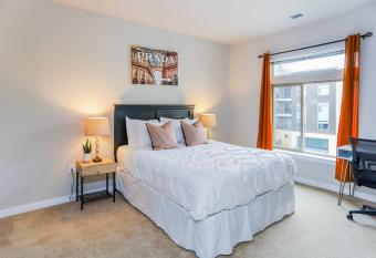 Upscale Lifestyle 1BD Prime location GMU allows 18 year olds to book a room