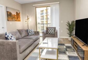 Bright and Spacious 1BR Central Fairfax GMU allows 18 year olds to book a room