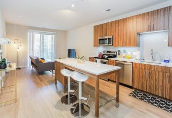 Cozy Experience in Central Fairfax has Balcony rooms