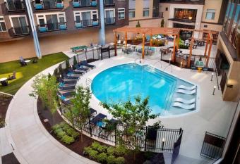 Lux Highrise in Fairfax GMU Blissful Home allows 18 year olds to book a room