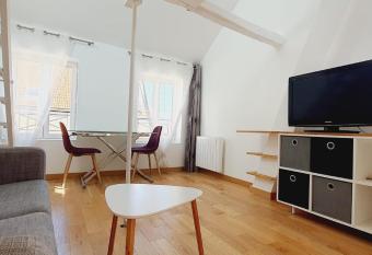 Studio Disneyland Paris allows 18 year olds to book a room