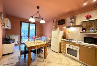 Holiday-Home-Desenzano allows 18 year olds to book a room