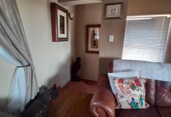 Lalapanzi has Balcony rooms