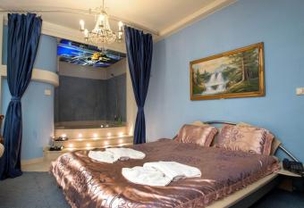 Hotel Xhema has Smoking/Balcony rooms