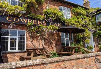 Cowpers Oak allows 18 year olds to book a room