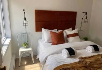 Tremblant Village Retreat!Steps to hill & trails has Balcony rooms