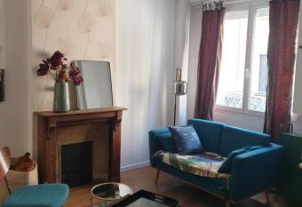 Flut Alors - Maison charmante au centre-ville de Reims has Balcony rooms