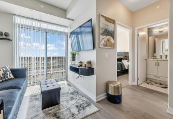 Luxurious and Cozy 1 bed/UG parking has Balcony rooms