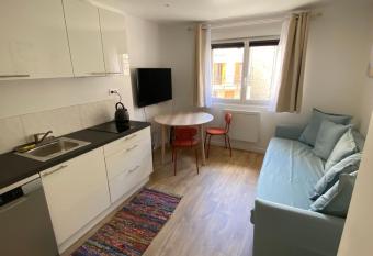 Le refuge du Touvet allows 18 year olds to book a room