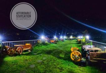 Feels Like Home - Deluxe Unit has Balcony rooms