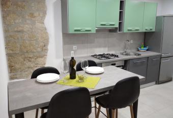 Apartman Lari has Balcony rooms