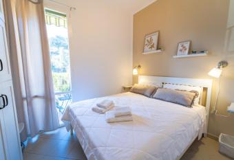 Violet Home- Super Centrale allows 18 year olds to book a room