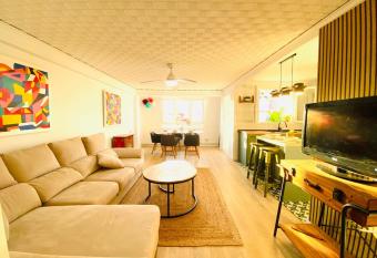 Bonito Apartamento cerca del puerto de Castell  n has Balcony rooms