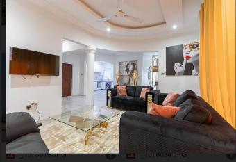 Cozy homes Accra,Ghana has Balcony rooms