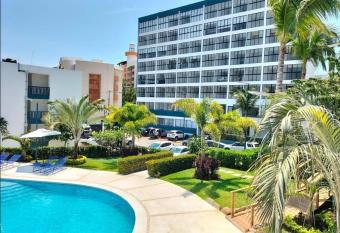 Suites LUCKA has rooms with a private hot tub