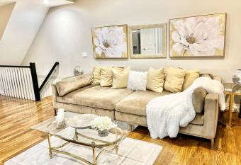 Recommended- Stylish, Cozy, Condo you   ll love! has Balcony rooms