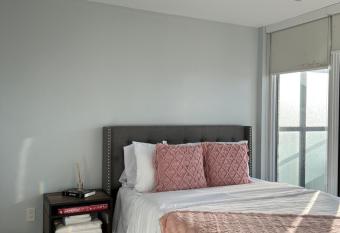 Waterfront Condo in Toronto has rooms with a private hot tub