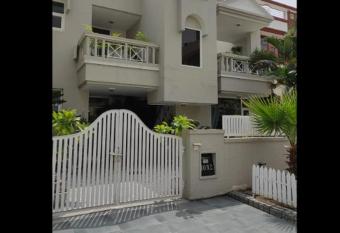 Green Cottage has Balcony rooms