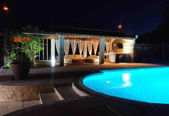 Belle maison proven  ale has Balcony rooms