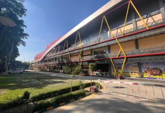 The Sportz Hub has Balcony rooms