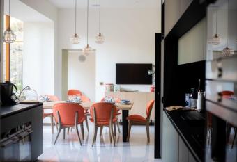 4 star rated villa from 1904 in Aix Les Bains has rooms with a private hot tub